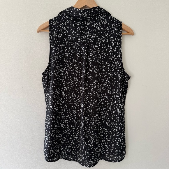 Banana Republic Drapey Classic Preppy Black Floral Button-Up Sleeveless Blouse - Picture 2 of 6